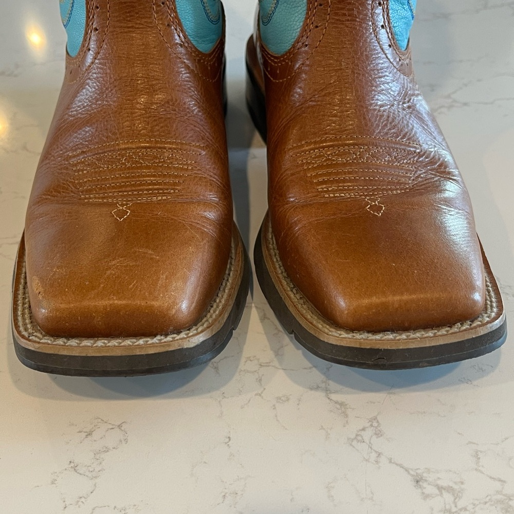 Ariat women’s cowboy boots 8B Like new - Picture 4 of 6